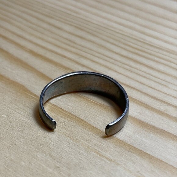 Native American Stamped Arrow Silver Adjustable Toe Ring - Picture 2 of 3